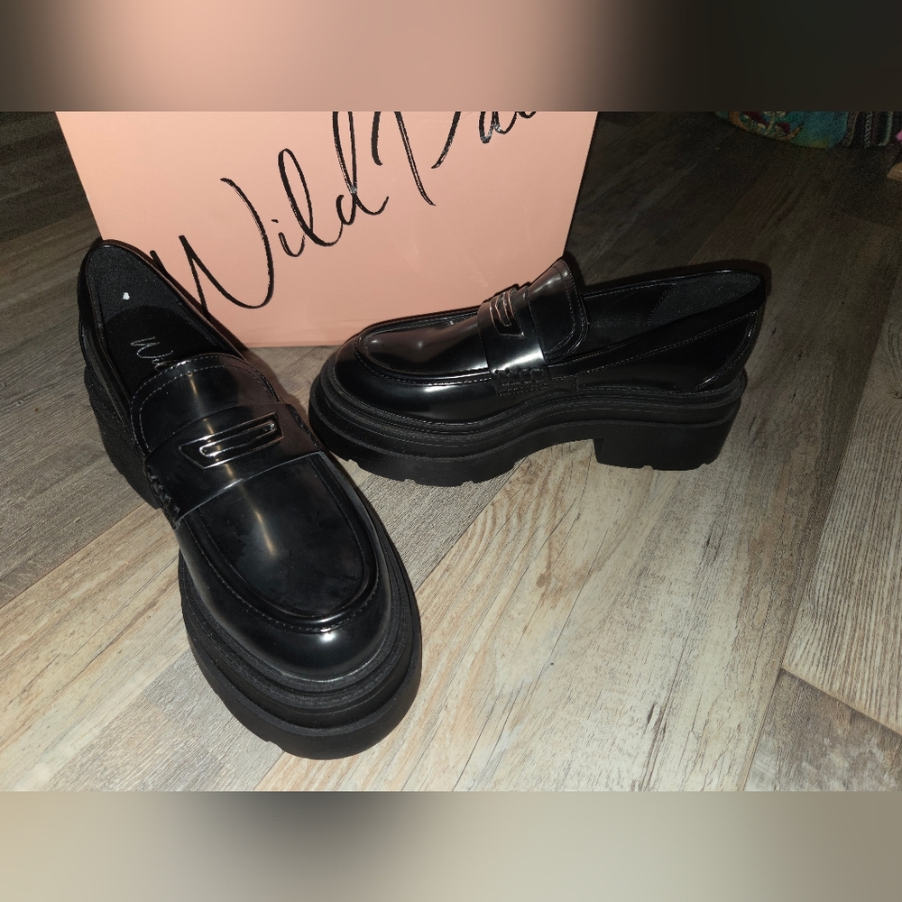 Wild Pair Nelley Platform Lug Sole Platform Loafers - Picture 9 of 14